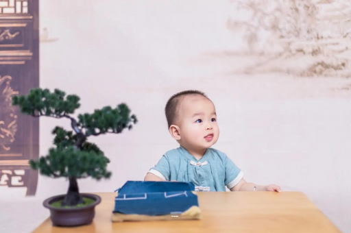 丽江宝宝摔到头第五天吐了 丽江宝宝摔到头第五天吐了